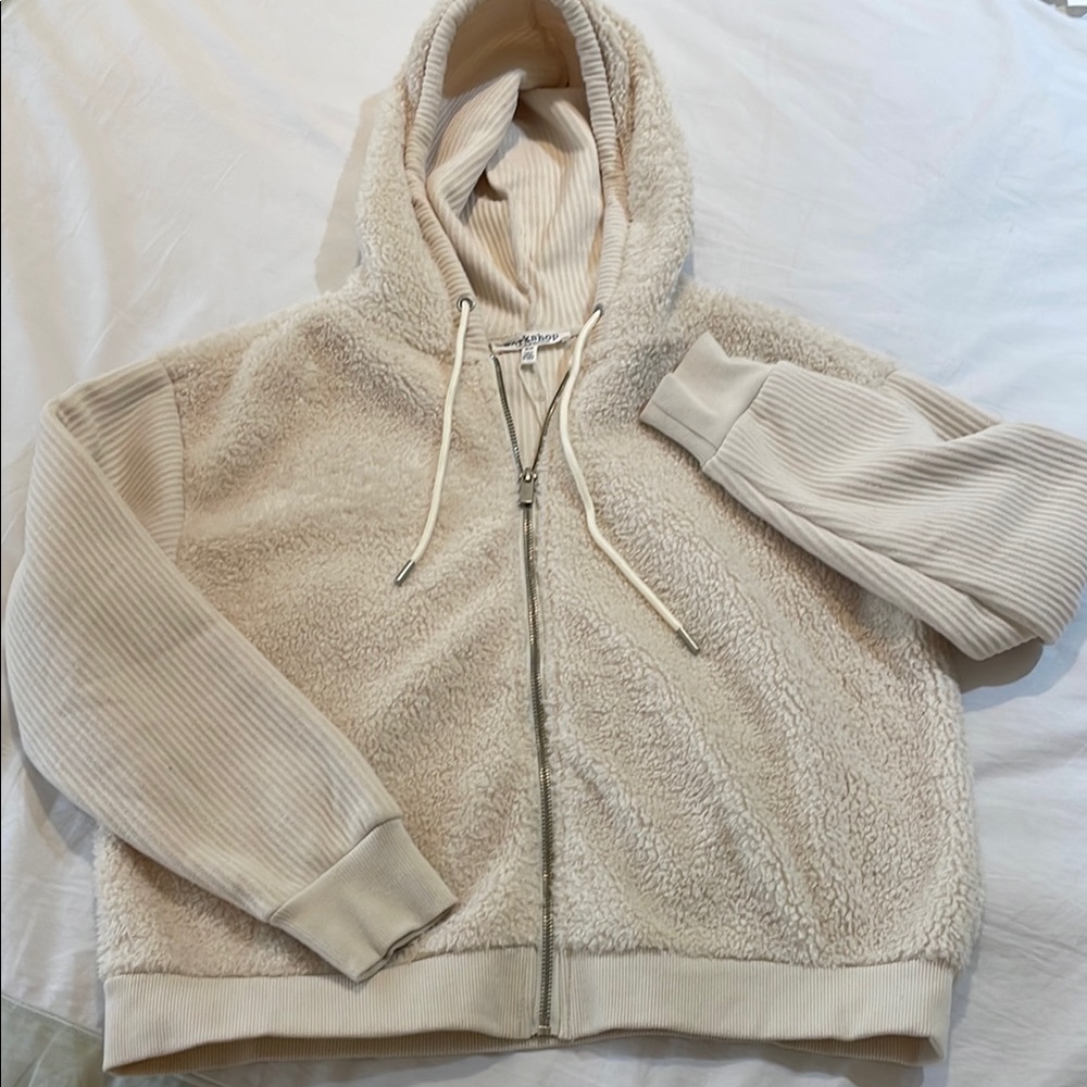 NWT WORKSHOP faux fur cream zip hoodie size M